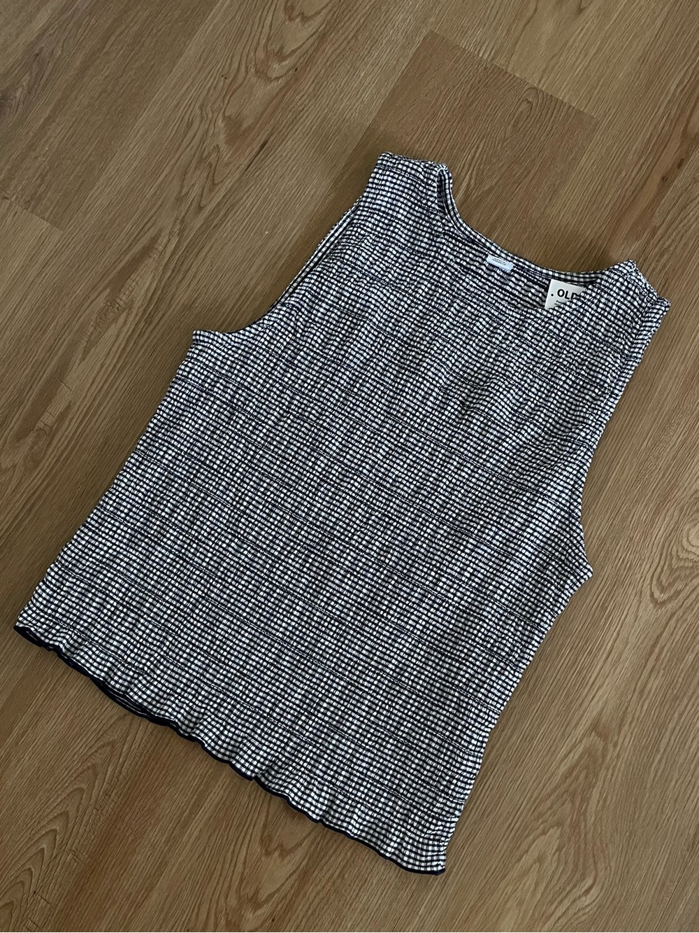 NWT - Navy + White Ribbed Top